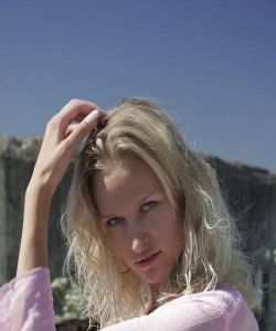 <p class='ppt-number'>221 779 + PIN 693</p><p class='ppt-pricing-de'>1,99 Euro/Min.</p>