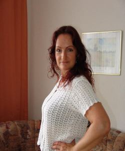 <p class='ppt-number'>221 779 + PIN 693</p><p class='ppt-pricing-de'>1,99 Euro/Min.</p>