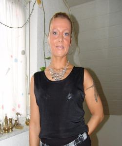 <p class='ppt-number'> 221 779 + PIN 618</p><p class='ppt-pricing-de'>1,99 Euro/Min.</p>